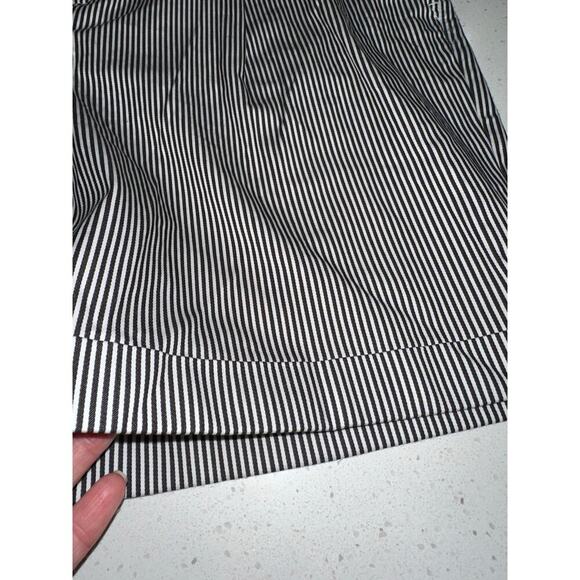 Gibson Latimer Women’s Shorts pinstripes blue white cuffed pockets Sz 12 casual - Picture 6 of 9